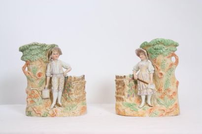 null DEUX PAIRES DE BOUQUETIERES EN BISCUIT

En biscuit polychrome figurant un couple...