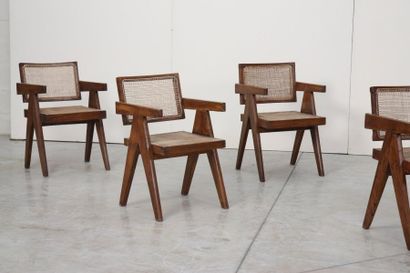 null Pierre JEANNERET (1896-1967)

Ensemble de six "office cane elegant chairs".

En...