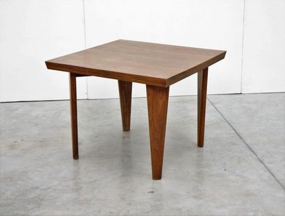 null Pierre JEANNERET (1896-1967)

Table de cafeteria dite "square table" ou "dining...