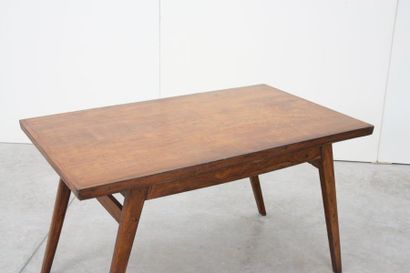 null Pierre JEANNERET (1896-1967)

Rare table à manger, variante à pieds type "Fuseaux"...