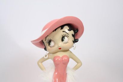 null SUJET EN RESINE PEINTE "BETTY BOOP"

En robe de soirée rose, avec un boa blanc.

Petit...