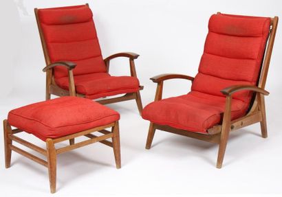 null PAIRE DE FAUTEUILS A GEOMETRIE VARIABLE 1950

Garniture en drap de laine rouge,...
