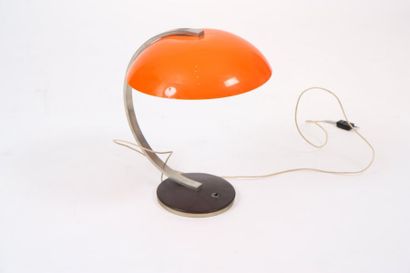 null LAMPE CARMET 1970 

A globe en perspex orange, pied en métal reposant sur une...