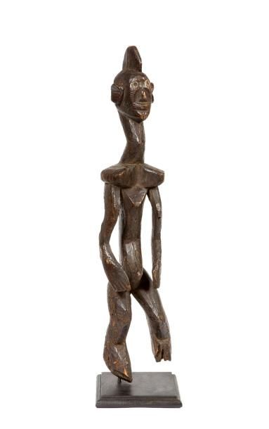 null STATUETTE AFRICAINE MUMUYE

Statuette debout en bois sculpté

Première moitié...