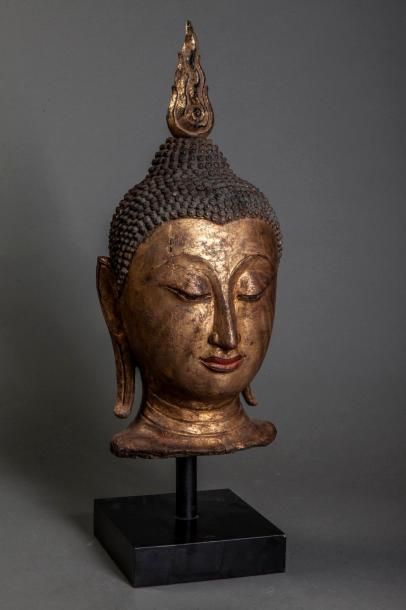 null "TETE DE BOUDDHA" BOIS LAQUE THAILANDE

Tête de Buddha coiffée de fines bouclettes...