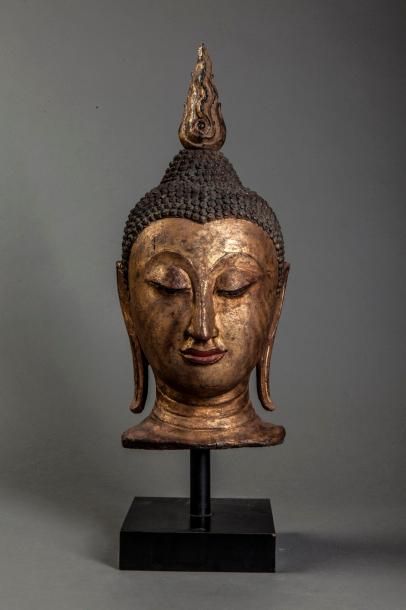 null "TETE DE BOUDDHA" BOIS LAQUE THAILANDE

Tête de Buddha coiffée de fines bouclettes...