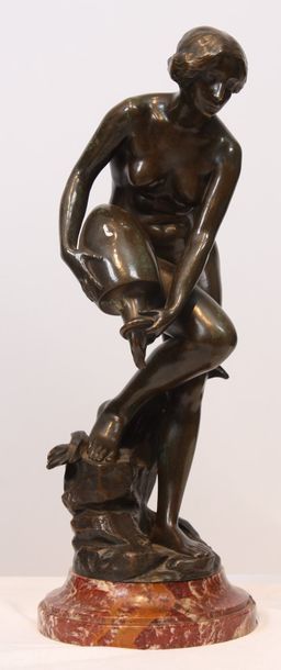 null BRONZE "FEMME A LA CRUCHE" DE JULIEN CAUSSE (1869-1909)

Bronze patiné signé...