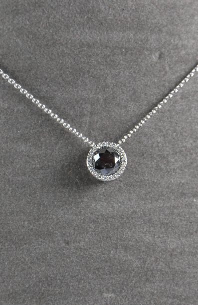 null Pendentif or blanc centré d'un rare diamant noir taille moderne pour 1,20 c...
