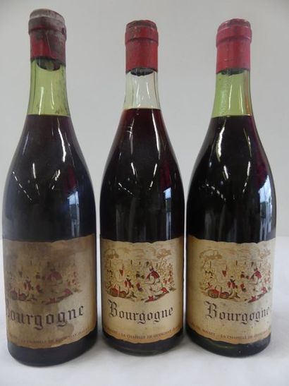 null 3 Vieilles bouteilles de Bourgogne Ets Ch. Mallet des années 70/80's (Sans mill.,...