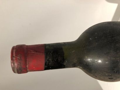 null 1 bouteille de "Château LYNCH-BAGES" 1950

Niveau haute épaule.