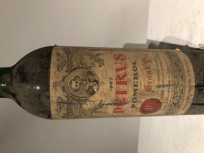 null 1 bouteille de "Chateau PETRUS" 1967

Niveau légèrement bas.