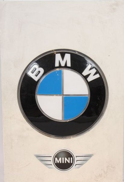 null GRANDE ENSEIGNE "LOGO BMW MINI"

En métal laqué et plastique.

H : 120; L :...