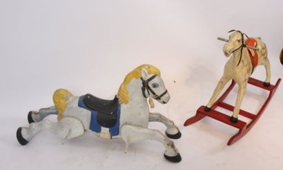 null ENSEMBLE DE 2 CHEVAUX D'ENFANTS

Composé d'un cheval à bascule en composition...