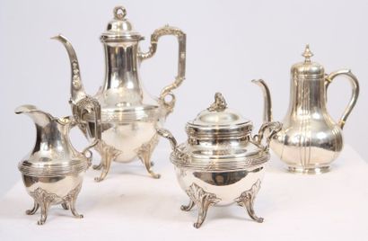 null ENSEMBLE DE 4 PIECES SERVICE A THE/CAFE EN ARGENT

En argent poinçon minerve,...