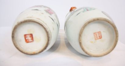 null ENSEMBLE DE 2 VASES BALUSTRES CHINE

En porcelaine à décor polychrome de personnages....