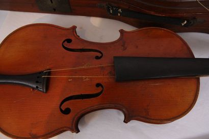 null VIOLON D'ETUDE MIRECOURT

Portant une étiquette apocryphe "Copie de Stradivarius"

Epoque...