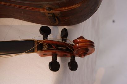 null VIOLON D'ETUDE MIRECOURT

Portant une étiquette apocryphe "Copie de Stradivarius"

Epoque...