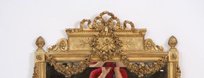 null GLACE DESSUS DE CHEMINEE LOUIS XVI XIXè

En bois et stuc doré, de formev rectangulaire...
