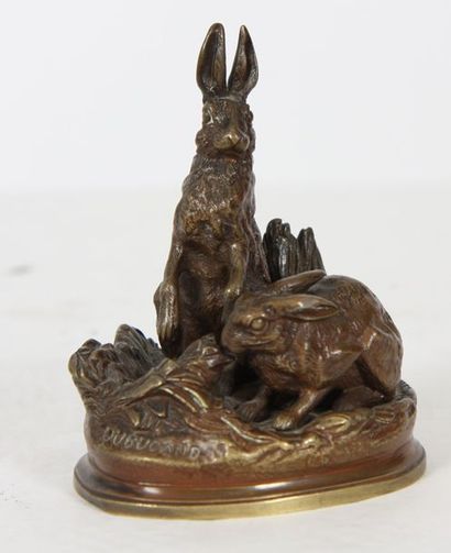 null PETIT BRONZE "COUPLE DE LIEVRES" DE ALFRED DUBUCAND (1828-1894)

Bronze à patine...