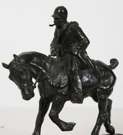 null BRONZE "VENEUR A LA PIPE" DE GASTON D'ILLIERS (1876-1932)

Bronze à patine brun-vert...
