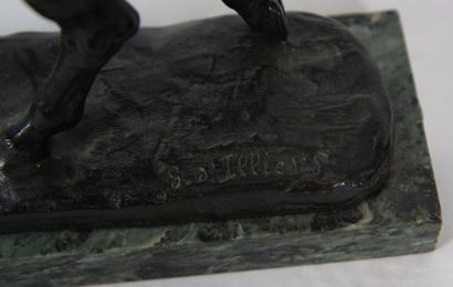 null BRONZE "VENEUR A LA PIPE" DE GASTON D'ILLIERS (1876-1932)

Bronze à patine brun-vert...