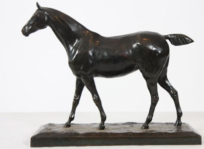 null RARE BRONZE "GRAND CHEVAL AU PAS" DE ANTONIN MARA (1877-1946)

Bronze à patine...