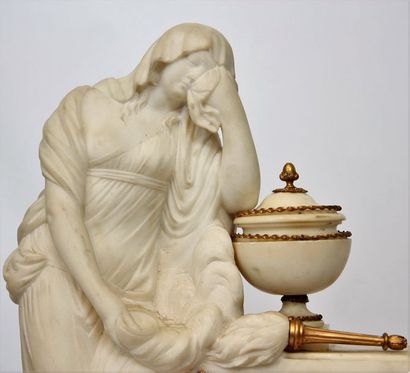 null PENDULE EN MARBRE BLANC "L'AMOUR PERDU" RESTAURATION

En marbre blanc statuaire...