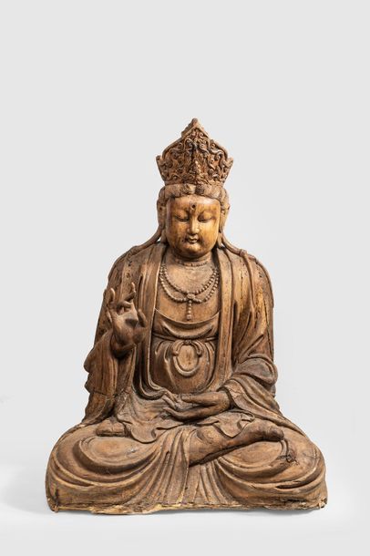 null Le Boddhisattva Kwan Yin assis en méditation coiffé d'un diadème incorporant...