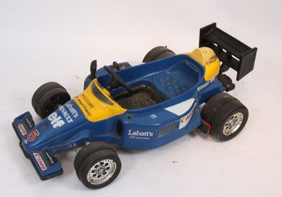 null VOITURE ELECTRIQUE EN PLASTIQUE DE COURSE "F1 WILLIAMS RENAULT" BLEUE

Bon état...