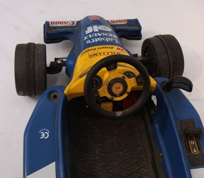 null VOITURE ELECTRIQUE EN PLASTIQUE DE COURSE "F1 WILLIAMS RENAULT" BLEUE

Bon état...