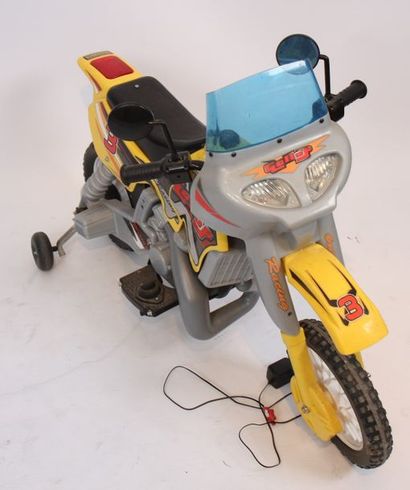 null MOTO D'ENFANT ELECTRIQUE EN PLASTIQUE "GALLOP RACING" JAUNE N°3

Bon état d'usage.

Epoque...