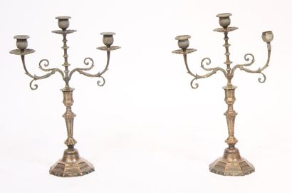 null PAIRE DE CANDELABRES EN BRONZE ARGENTE XIXè

A trois bras de lumières. Petit...