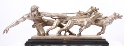 null GRAND BRONZE ARGENTE "HOMME AU 4 CHIENS" DE ALEXANDRE KELETY (1874-1940)

En...