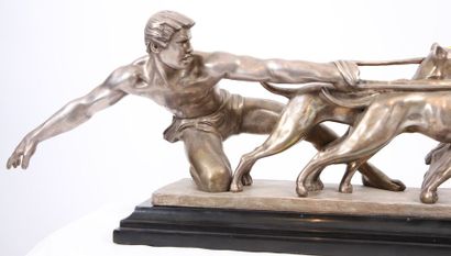 null GRAND BRONZE ARGENTE "HOMME AU 4 CHIENS" DE ALEXANDRE KELETY (1874-1940)

En...