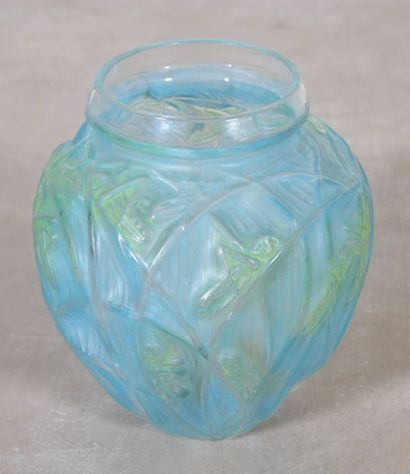 null VASE "AUX SAUTERELLES" DE RENE LALIQUE (1860-1945)

De forme boule, en verre...