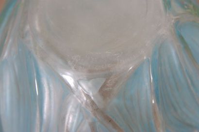 null VASE "AUX SAUTERELLES" DE RENE LALIQUE (1860-1945)

De forme boule, en verre...