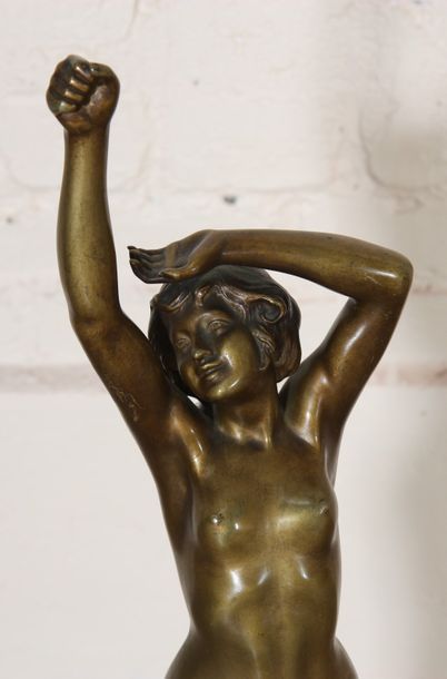 null BRONZE ART DECO "FEMME AU BRAS LEVE" DE CALENDI (XIX-XXè)

Bronze à patine mordorée...