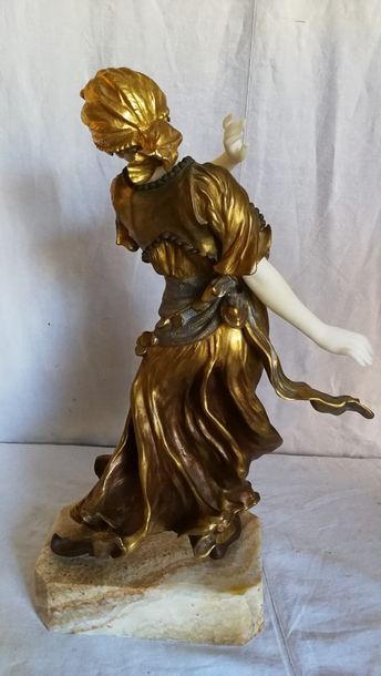 null BRONZE "DANSEUSE ORIENTALE" DE GORI (XIX-XXè)
En bronze doré et patiné et marbre...