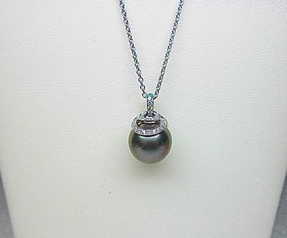 null Pendentif or blanc soutenant une perle de Tahiti diamètre 11 - 11,5 mm, lustre...