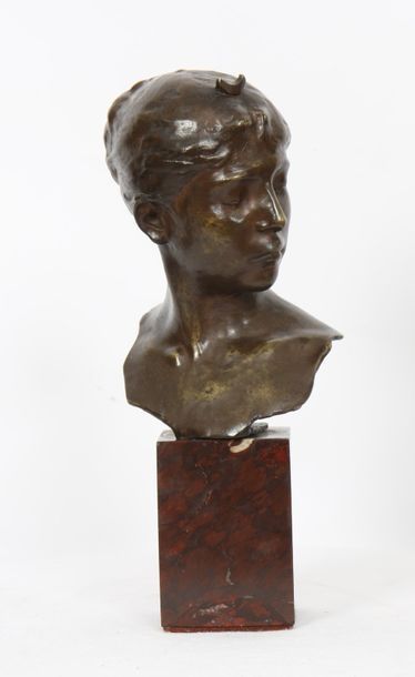 null BRONZE "TETE DE DIANE" DE ALEXANDRE FALGUIERE (1831-1900) 

En bronze patiné,...