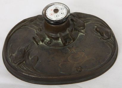 null ENCRIER EN BRONZE DE MAURICE BOUVAL (1863-1916)

En bronze patiné, à décor aquatique...