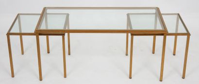 null TABLES DE SALON MODERNES

En métal doré, à plateaux verre, composé d'une table...