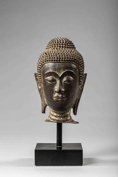 null Tête de Buddha surmontée de la protubérance crânienne ushnisha symbole de sa...