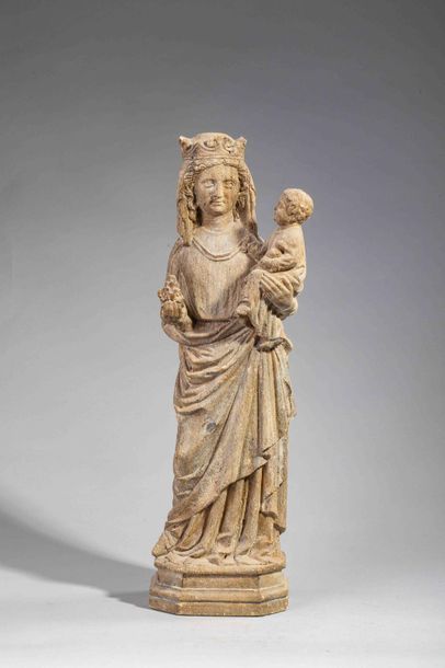 null "VIERGE A L'ENFANT" EN PIERRE XV-XVIè
En pierre sculptée, reposant sur une base...