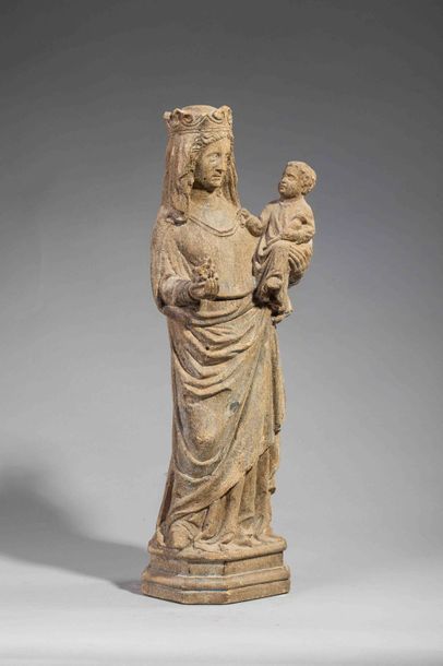 null "VIERGE A L'ENFANT" EN PIERRE XV-XVIè
En pierre sculptée, reposant sur une base...