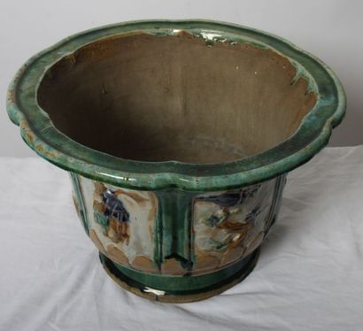 null CACHE POT EN BARBOTINE XIXè

En barbotine polychrome, à motifs de pampres de...