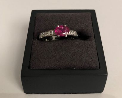 null BAGUE RUBIS 0,74 CT ET DIAMANTS 0,21 CT - QUAL HSI

Poids or : 3,24 g