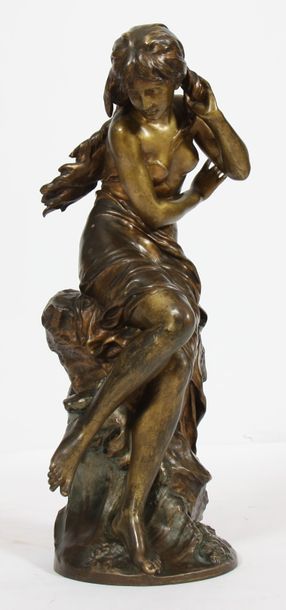 null IMPORTANT BRONZE "JEUNE FEMME AU ROCHER" DE MATHURIN MOREAU (1822-1912)

Bronze...
