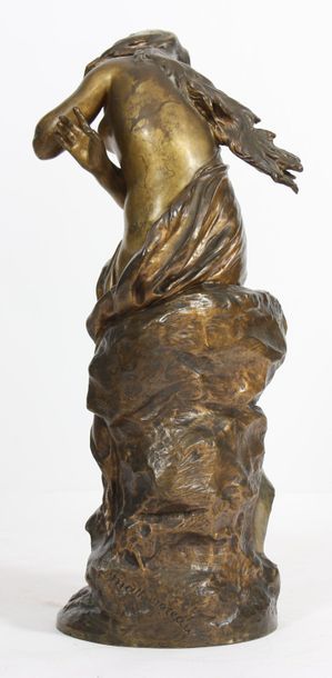 null IMPORTANT BRONZE "JEUNE FEMME AU ROCHER" DE MATHURIN MOREAU (1822-1912)

Bronze...