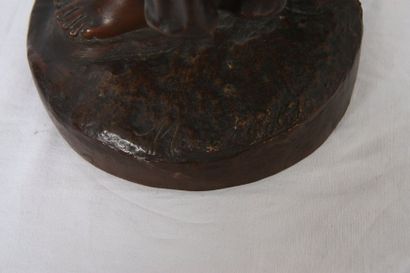 null BRONZE " JEUNE FEMME A LA BECHE" DE MARCEL DEBUT (1865-1933)

En bronze patiné,...